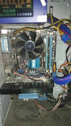 電腦開機黑屏黃燈、主機燈亮但風扇不動的診斷與解決